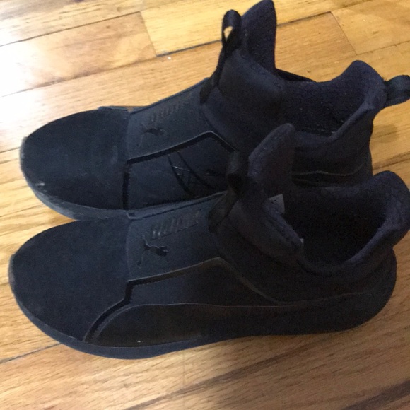 Puma Shoes - Black suede puma shoes